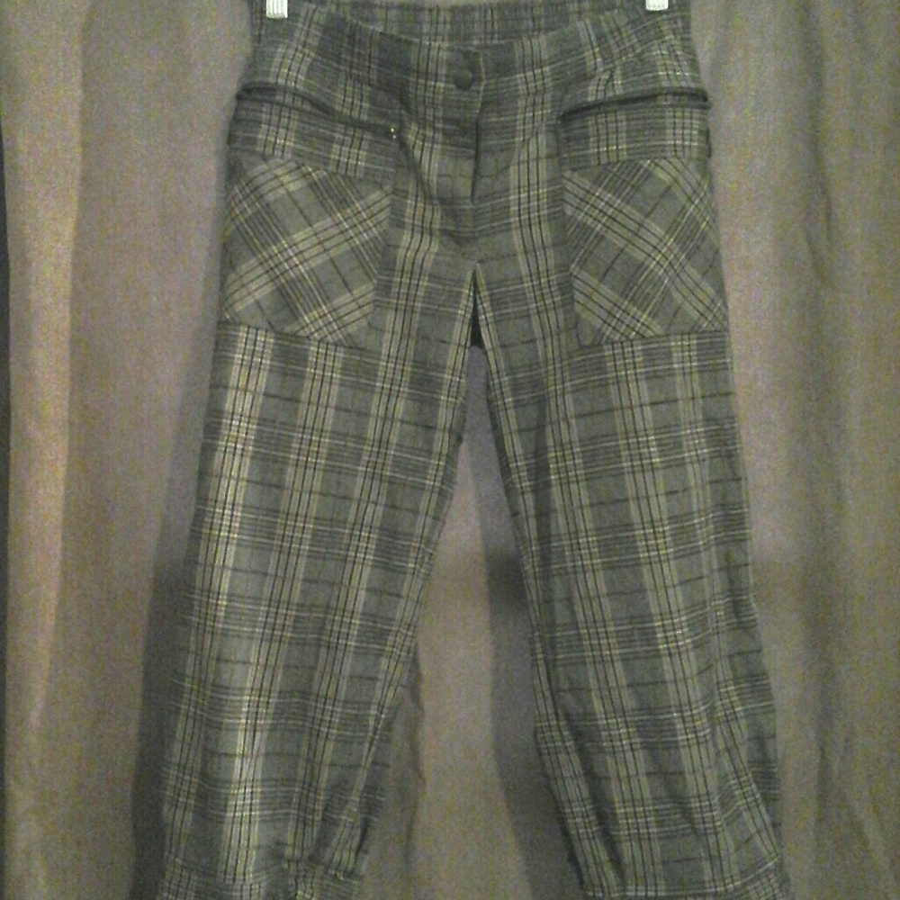 Capri pants